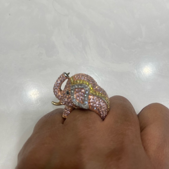 One rhinestone ( fashion jewelry) elephant ring size 6 - Picture 5 of 5